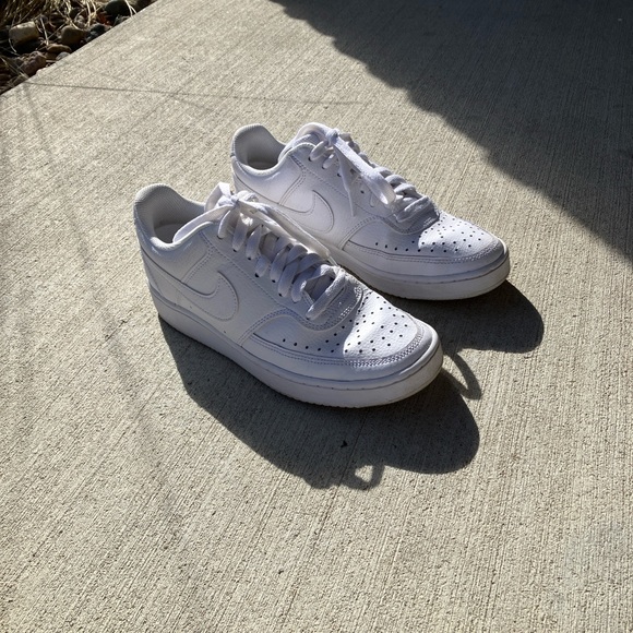 Nike White Women's Sneakers - Picture 2 of 9